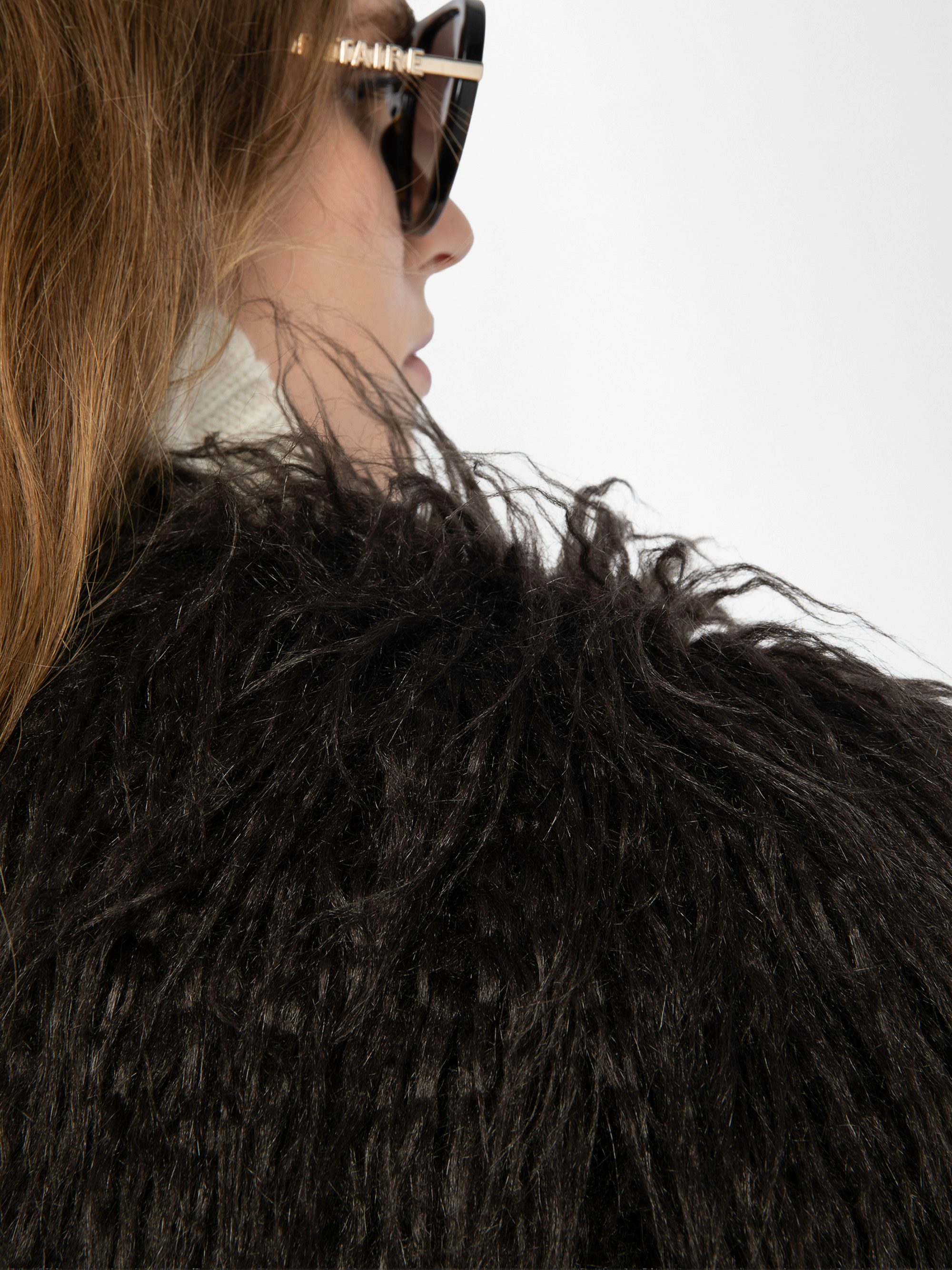 Freddie Coat - Coat in curly faux fur with long sleeves.